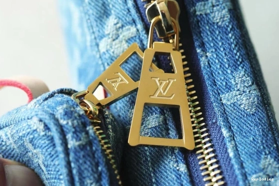 Cheap Croissant MM LOUIS VUITTON 0812